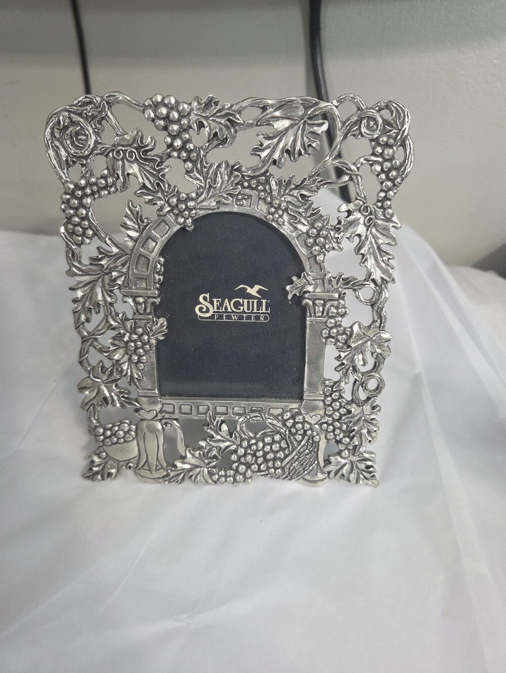 Seagull Pewter Picture Frame Grapevine Chateau Winery Euc Silver Tone Elegant